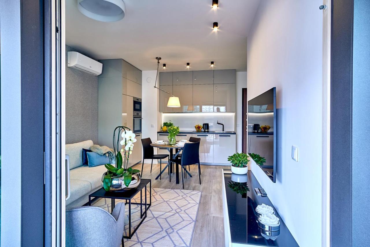 Mennica Residence Deluxe Варшава Экстерьер фото