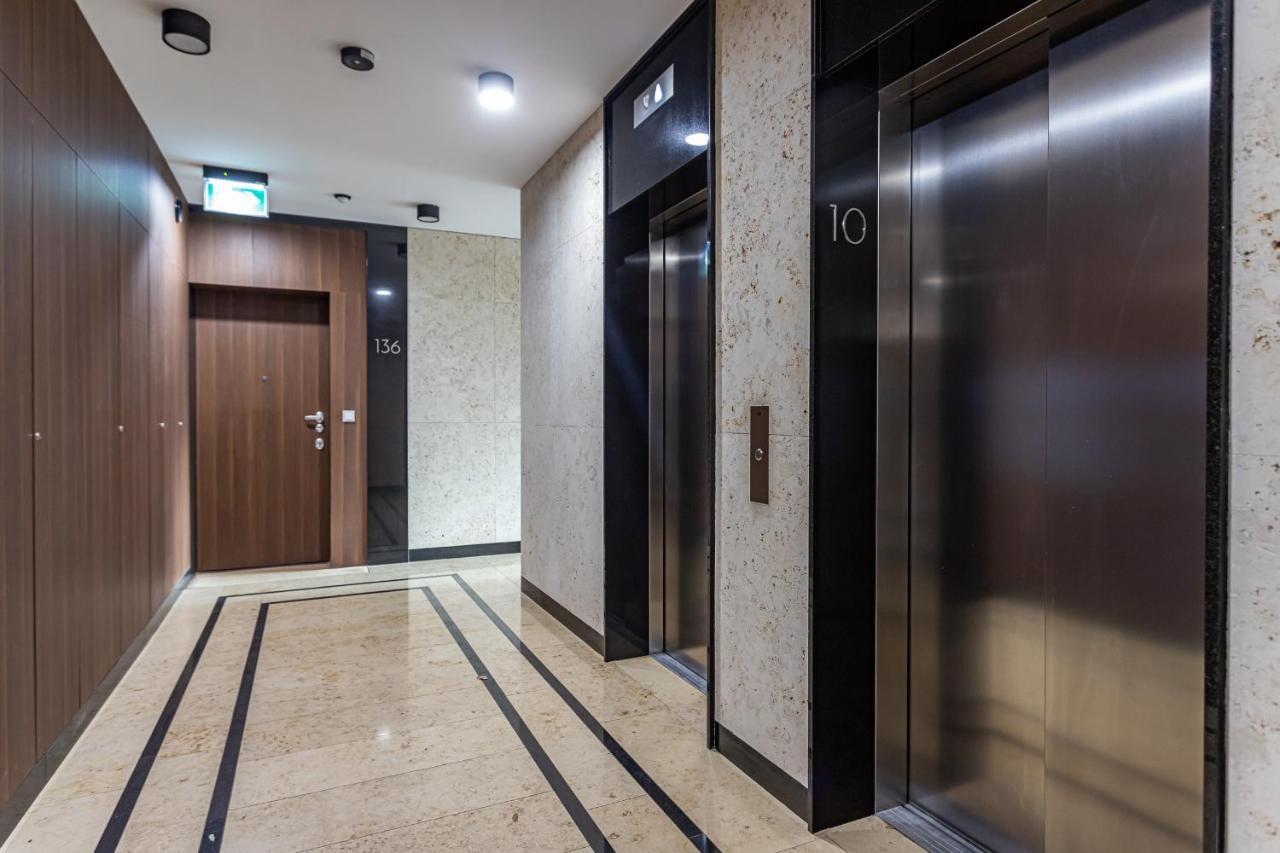 Mennica Residence Deluxe Варшава Экстерьер фото